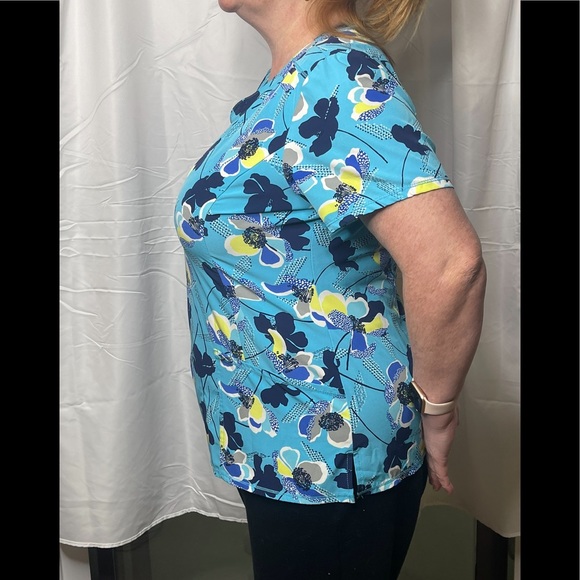 SCRUBS, Scrub top, Cherokee Infinity Stretch SZ Large, Blue Floral - Picture 5 of 16